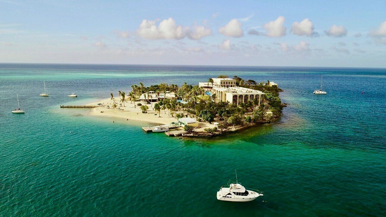 Hotel On The Cay